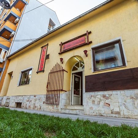 Laufer Vandrehjem Novi Sad Eksteriør billede