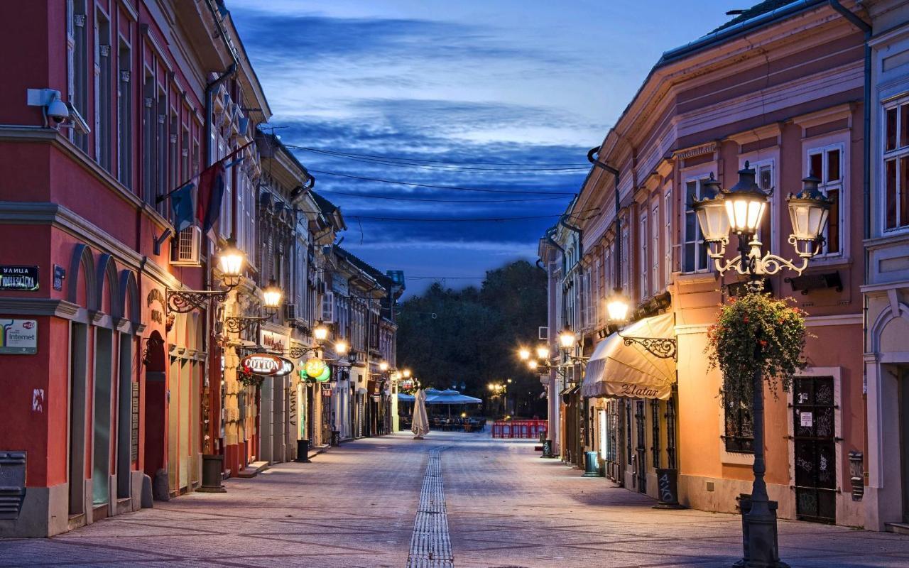 Laufer Vandrehjem Novi Sad Eksteriør billede