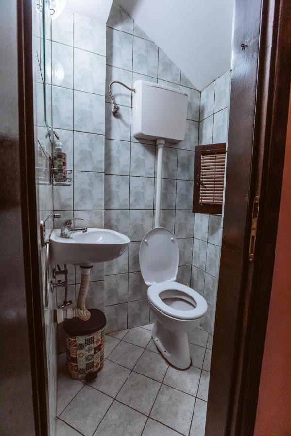 Laufer Vandrehjem Novi Sad Eksteriør billede
