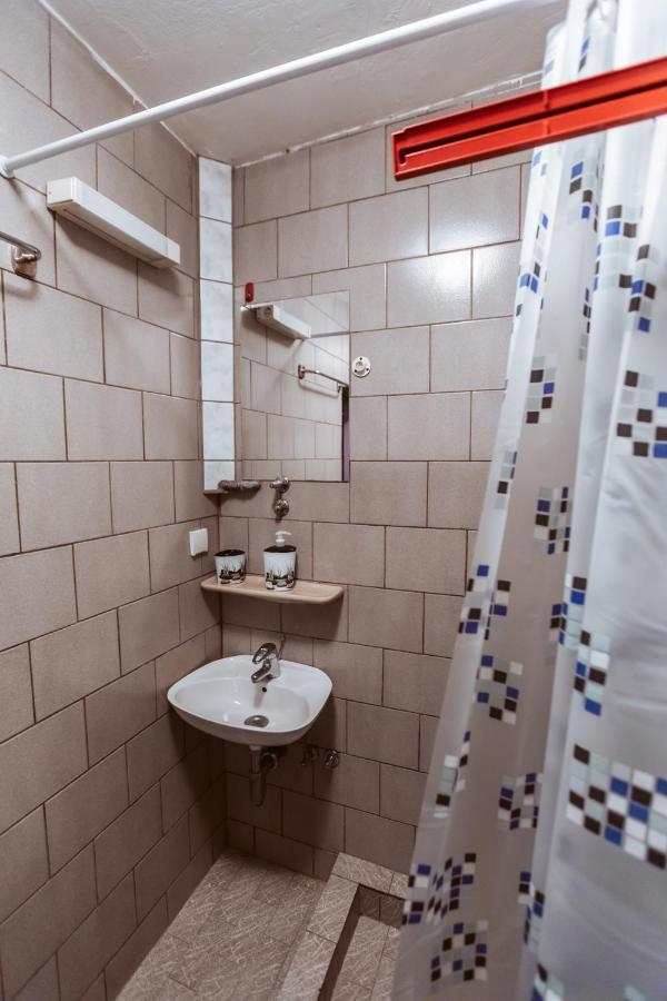 Laufer Vandrehjem Novi Sad Eksteriør billede